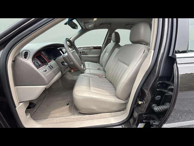 2005 Lincoln Town Car Signature - Photo 10