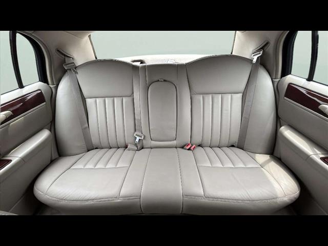 2005 Lincoln Town Car Signature - Photo 12