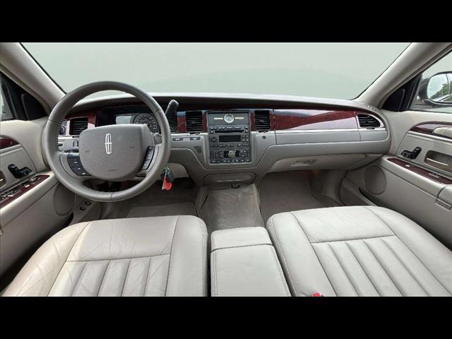 2005 Lincoln Town Car Signature - Photo 13