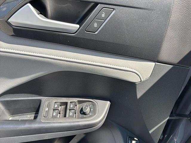 2023 Volkswagen Taos SEL 4Motion - Photo 17