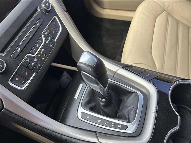 2016 Ford Fusion SE - Photo 18