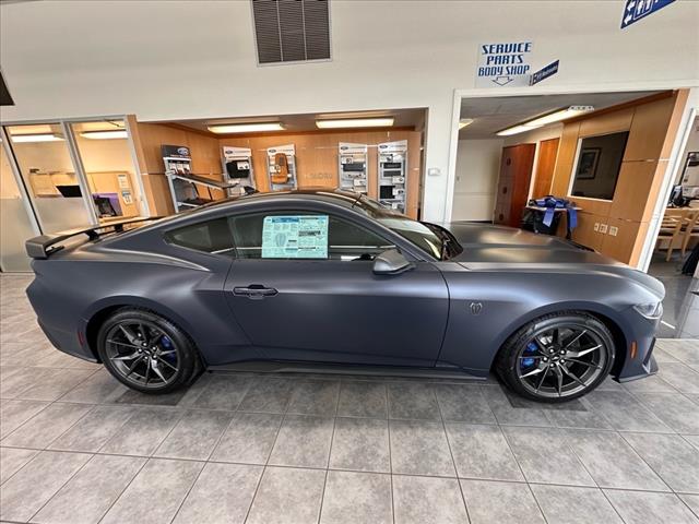 2025 Ford Mustang Dark Horse - Photo 2