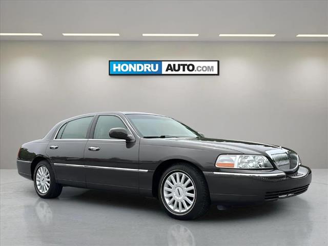 2005 Lincoln Town Car Signature - Photo 2