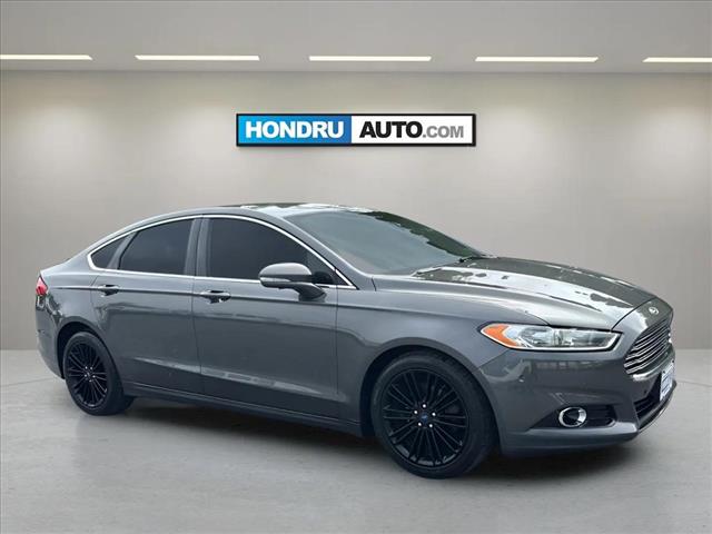 2016 Ford Fusion SE - Photo 2