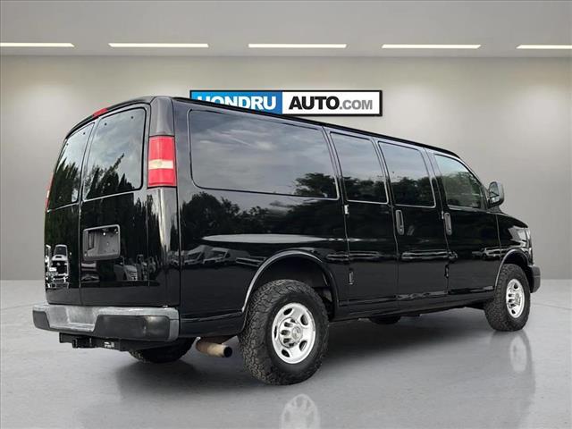 2013 Chevrolet Express LS 2500 - Photo 4