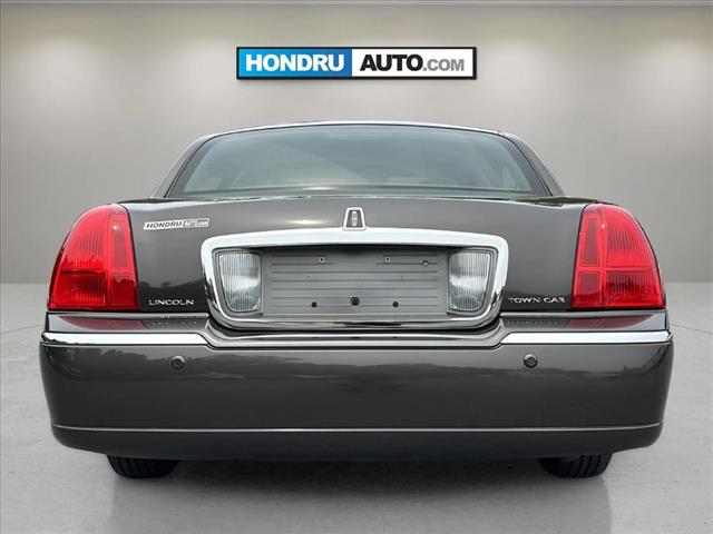 2005 Lincoln Town Car Signature - Photo 8