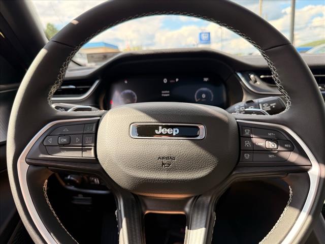 2025 Jeep Grand Cherokee LAREDO X 4X4