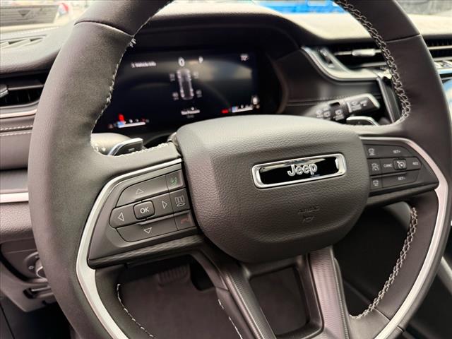 2025 Jeep Grand Cherokee LAREDO X 4X4