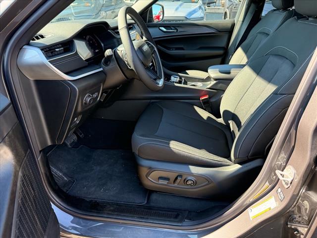 2025 Jeep Grand Cherokee L LAREDO X 4X4