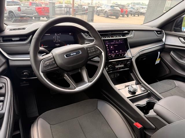 2025 Jeep Grand Cherokee L LAREDO X 4X4