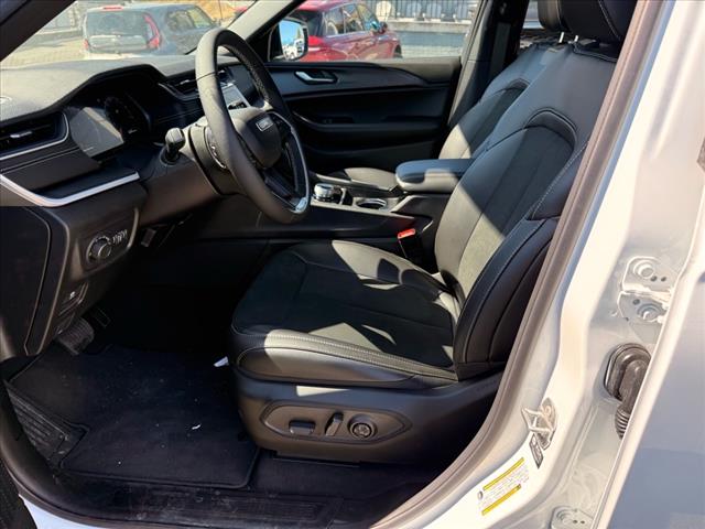 2025 Jeep Grand Cherokee L LAREDO X 4X4