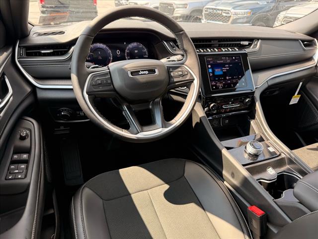 2025 Jeep Grand Cherokee L LAREDO X 4X4