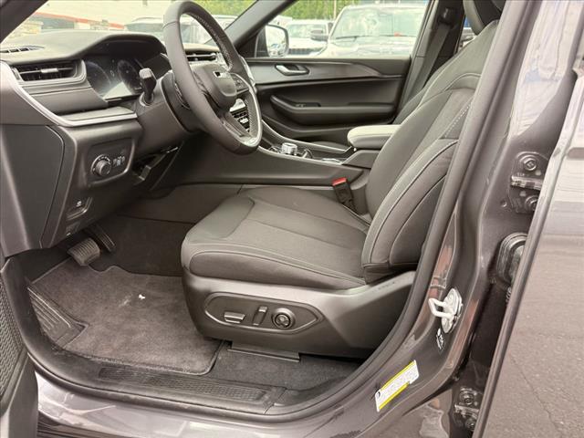 2025 Jeep Grand Cherokee L LAREDO X 4X4