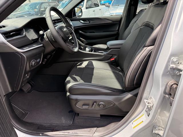 2025 Jeep Grand Cherokee L LAREDO X 4X4