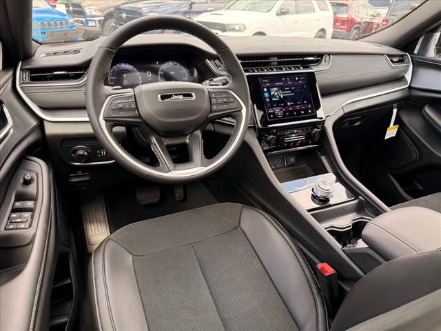 2025 Jeep Grand Cherokee L LAREDO X 4X4