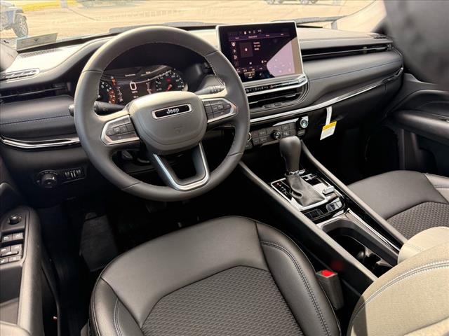 2025 Jeep Compass LATITUDE 4X4