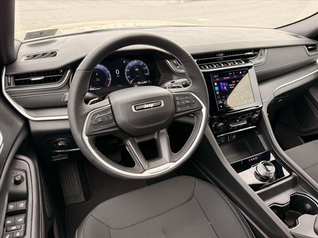 2025 Jeep Grand Cherokee LAREDO X 4X4