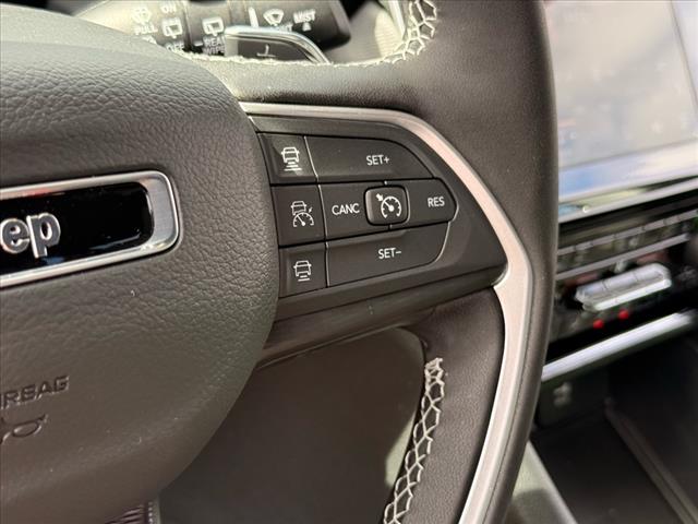 2025 Jeep Grand Cherokee LAREDO X 4X4