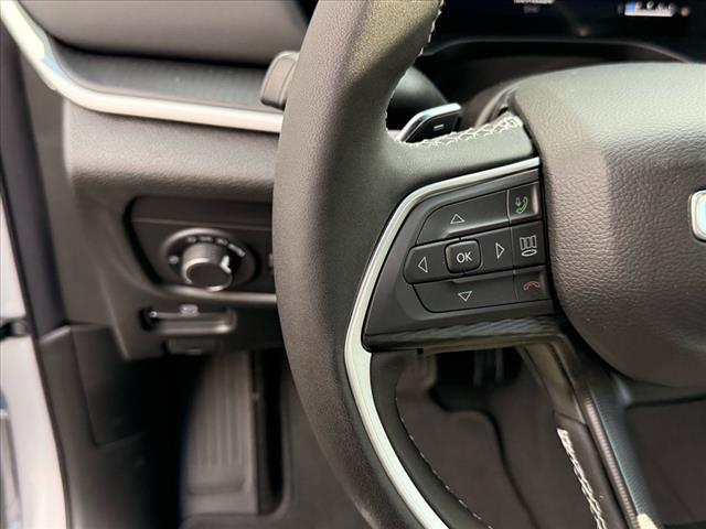 2025 Jeep Grand Cherokee LAREDO X 4X4