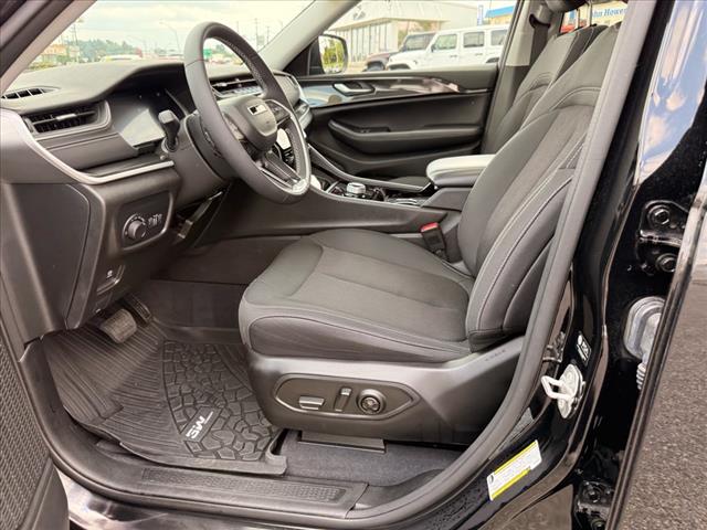 2023 Jeep Grand Cherokee LAREDO 4X4