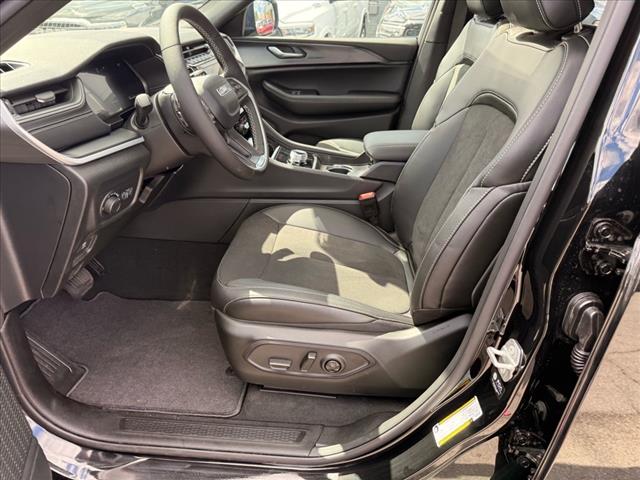2025 Jeep Grand Cherokee L LAREDO X 4X4