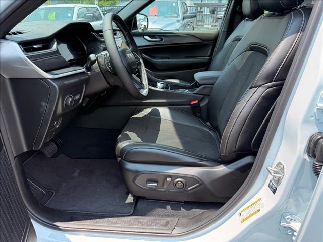 2025 Jeep Grand Cherokee L LAREDO X 4X4
