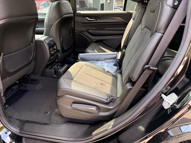 2025 Jeep Grand Cherokee L LAREDO X 4X4