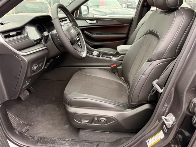 2025 Jeep Grand Cherokee L LAREDO X 4X4
