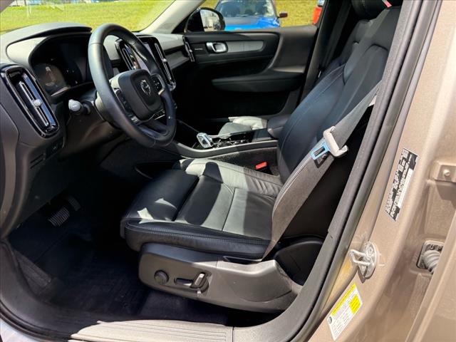 2023 Volvo XC40 B5 AWD PLUS DARK THEME