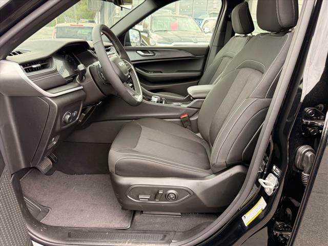2025 Jeep Grand Cherokee LAREDO X 4X4