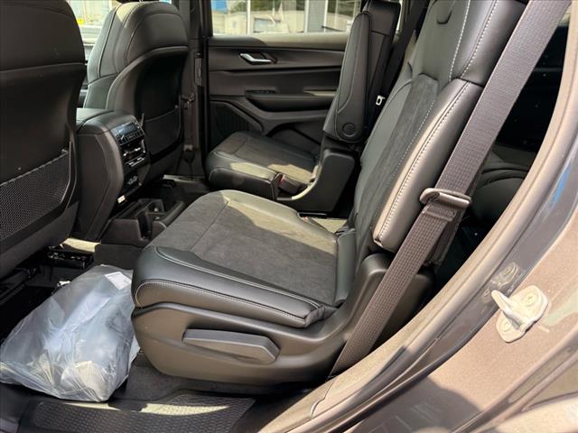2025 Jeep Grand Cherokee L LAREDO X 4X4