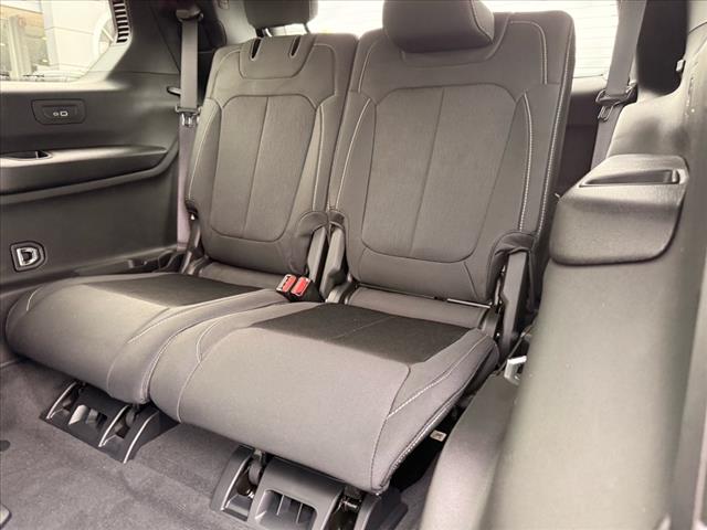 2025 Jeep Grand Cherokee L LAREDO X 4X4