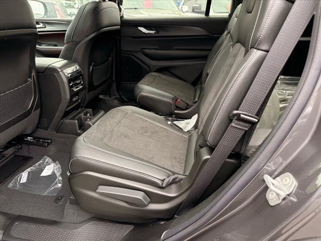 2025 Jeep Grand Cherokee L LAREDO X 4X4
