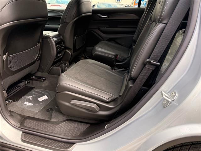 2025 Jeep Grand Cherokee L LAREDO X 4X4