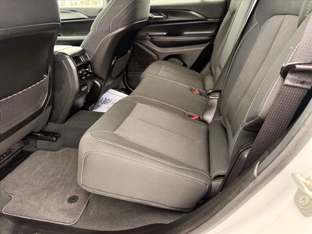 2024 Jeep Grand Cherokee LAREDO X 4X4