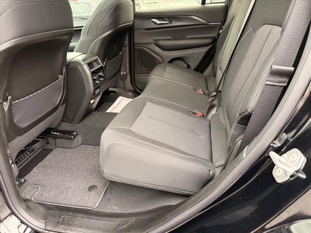 2025 Jeep Grand Cherokee LAREDO X 4X4
