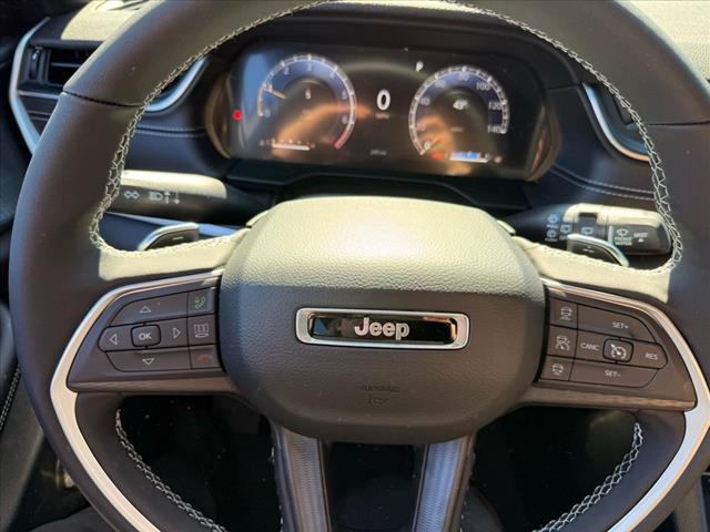 2025 Jeep Grand Cherokee L LAREDO X 4X4