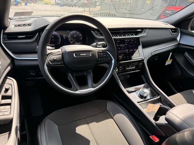 2025 Jeep Grand Cherokee L LAREDO X 4X4