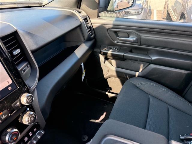2025 RAM 1500 TRADESMAN 4X4 CREW CAB 5
