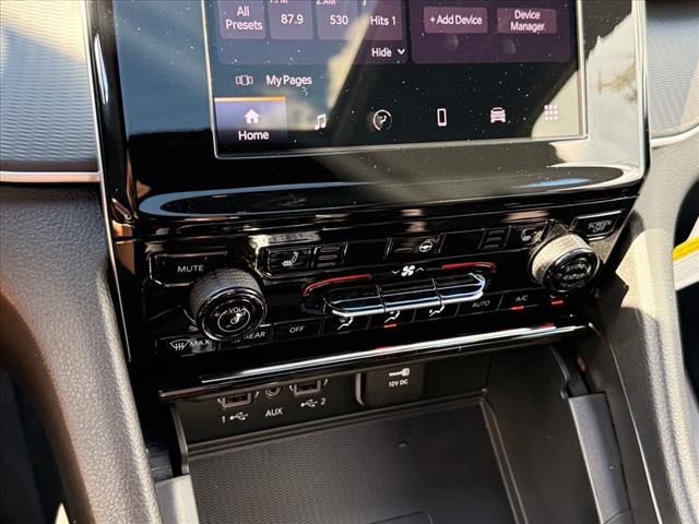2025 Jeep Grand Cherokee LAREDO X 4X4