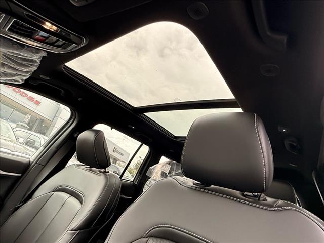 2025 Jeep Grand Cherokee LIMITED 4X4