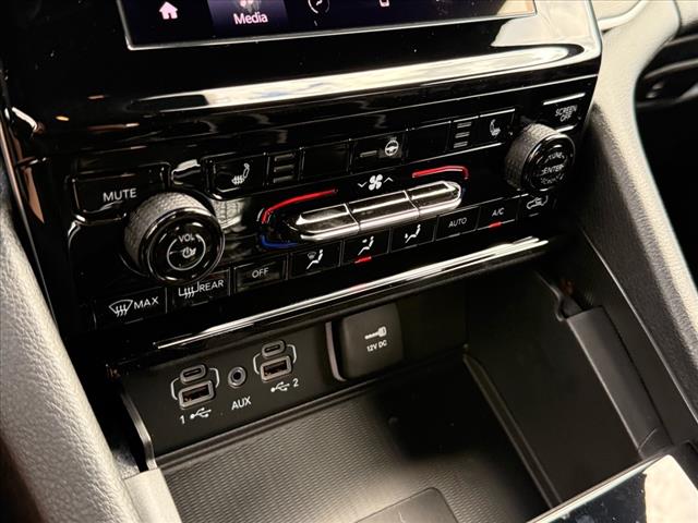 2025 Jeep Grand Cherokee L LAREDO X 4X4