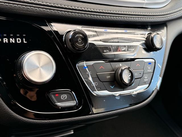2026 Chrysler Pacifica SELECT FWD
