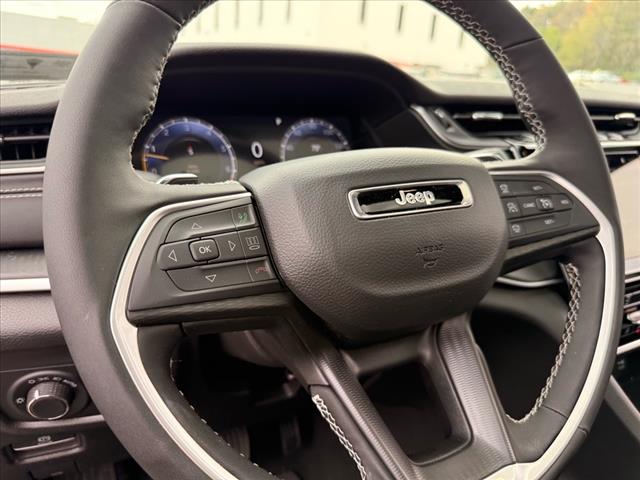 2025 Jeep Grand Cherokee LAREDO X 4X4