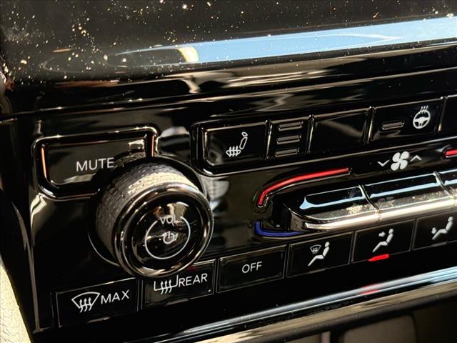 2025 Jeep Grand Cherokee LAREDO X 4X4