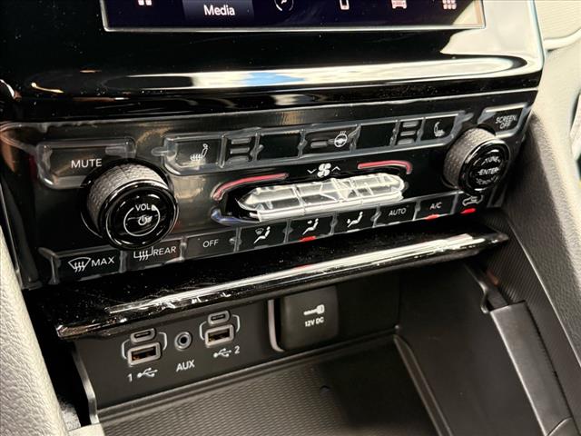 2025 Jeep Grand Cherokee LAREDO X 4X4