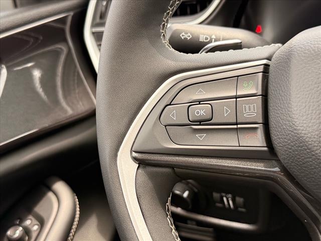 2023 Jeep Grand Cherokee LAREDO 4X4