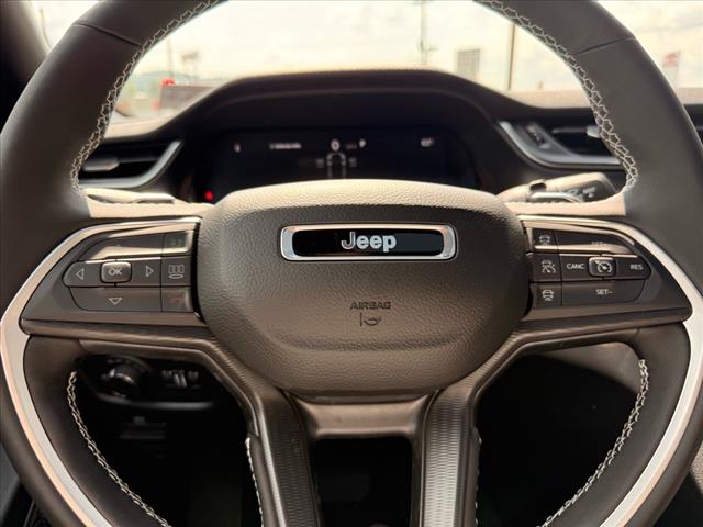 2025 Jeep Grand Cherokee L LAREDO X 4X4