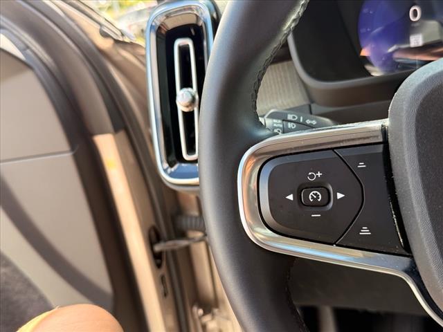 2023 Volvo XC40 B5 AWD PLUS DARK THEME