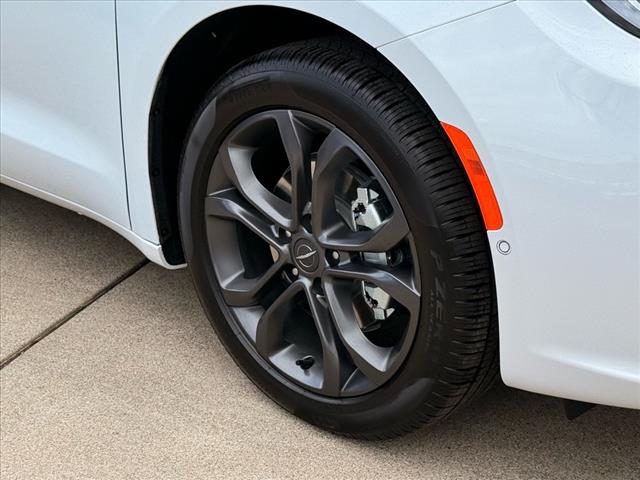 2026 Chrysler Pacifica SELECT FWD